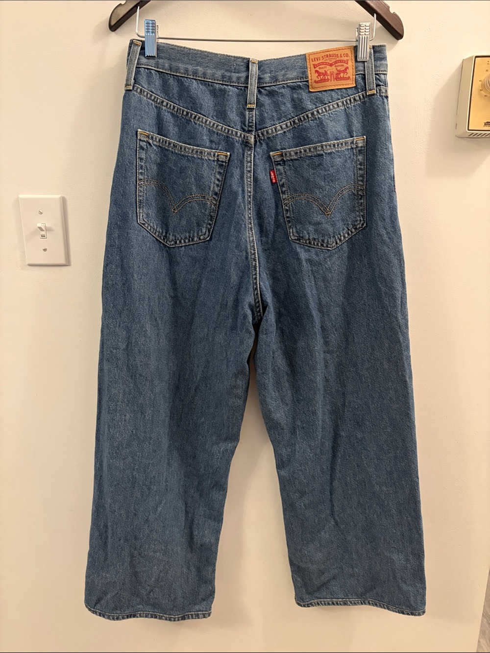 Levi's Women's Straight Leg Jeans in Classic Blue - Picture 3 of 7
